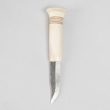 Ingvar Svonni, a reindeer antler knife, signed.