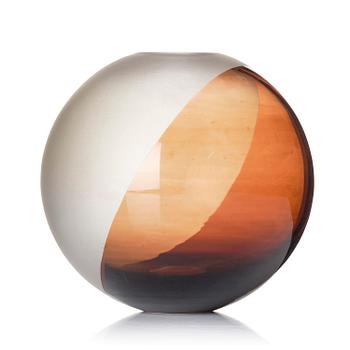 8. Vicke Lindstrand, a glass vase, Orrefors, Sweden, 1930s.