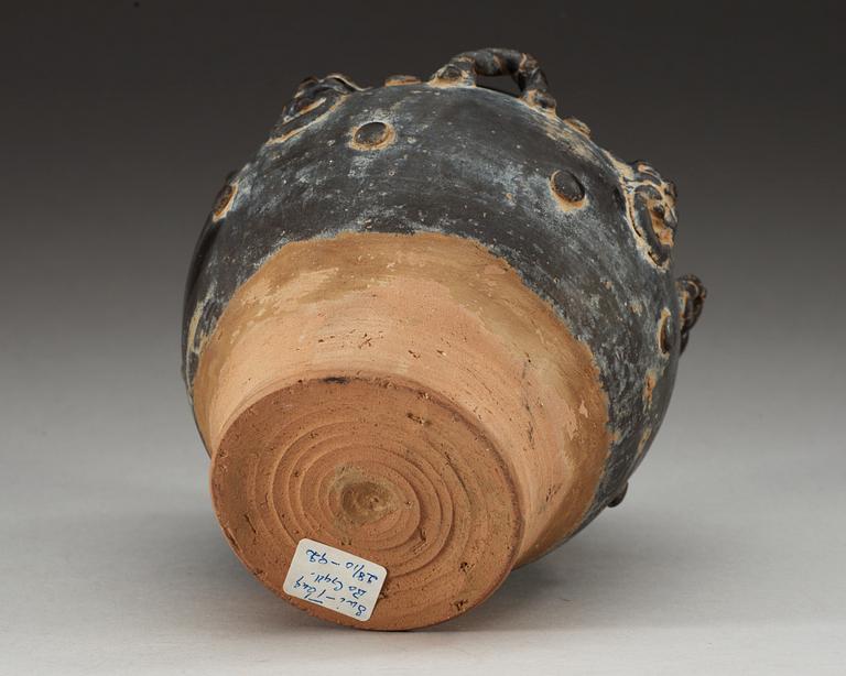 A black glazed jar, Tang dynasty (618-907).