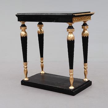 KONSOLBORD, sengustavianskt, omkring år 1800.