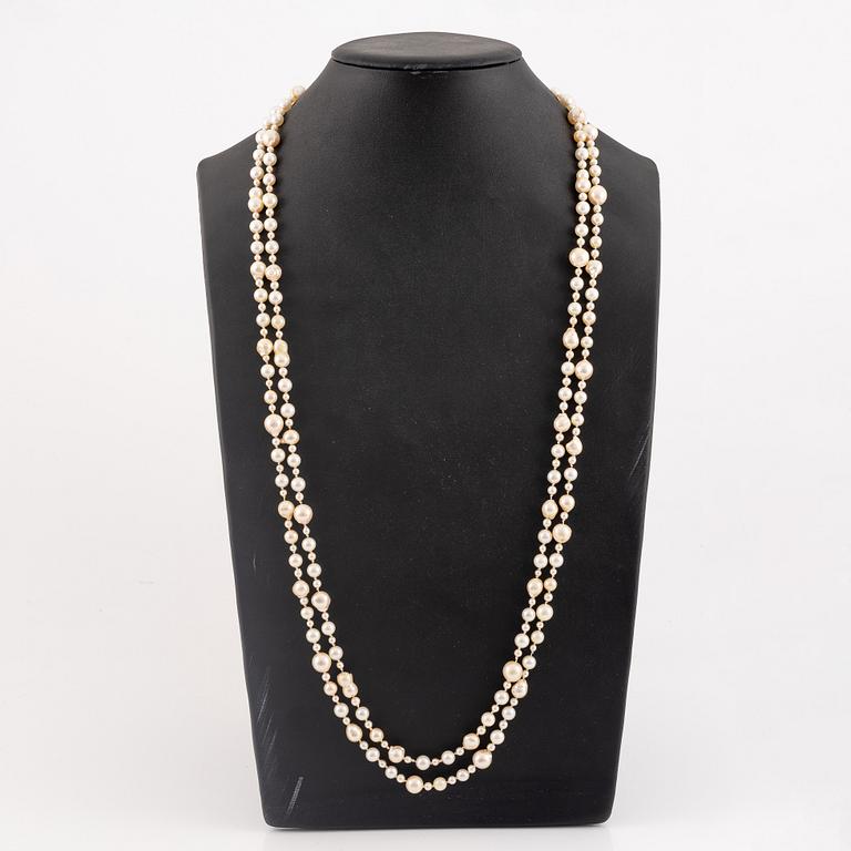 Necklace of two strands of cultured pearls, clasp 18K gold with a hardstone cameo.