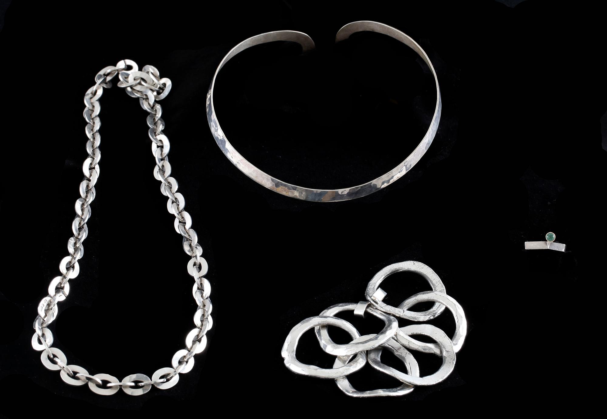 HALSKEJDA, HALSRING, ARMBAND OCH RING, sterling silver och smaragd. Sverige och Danmark, 1980-90-tal. Tot.vikt 220,9g.