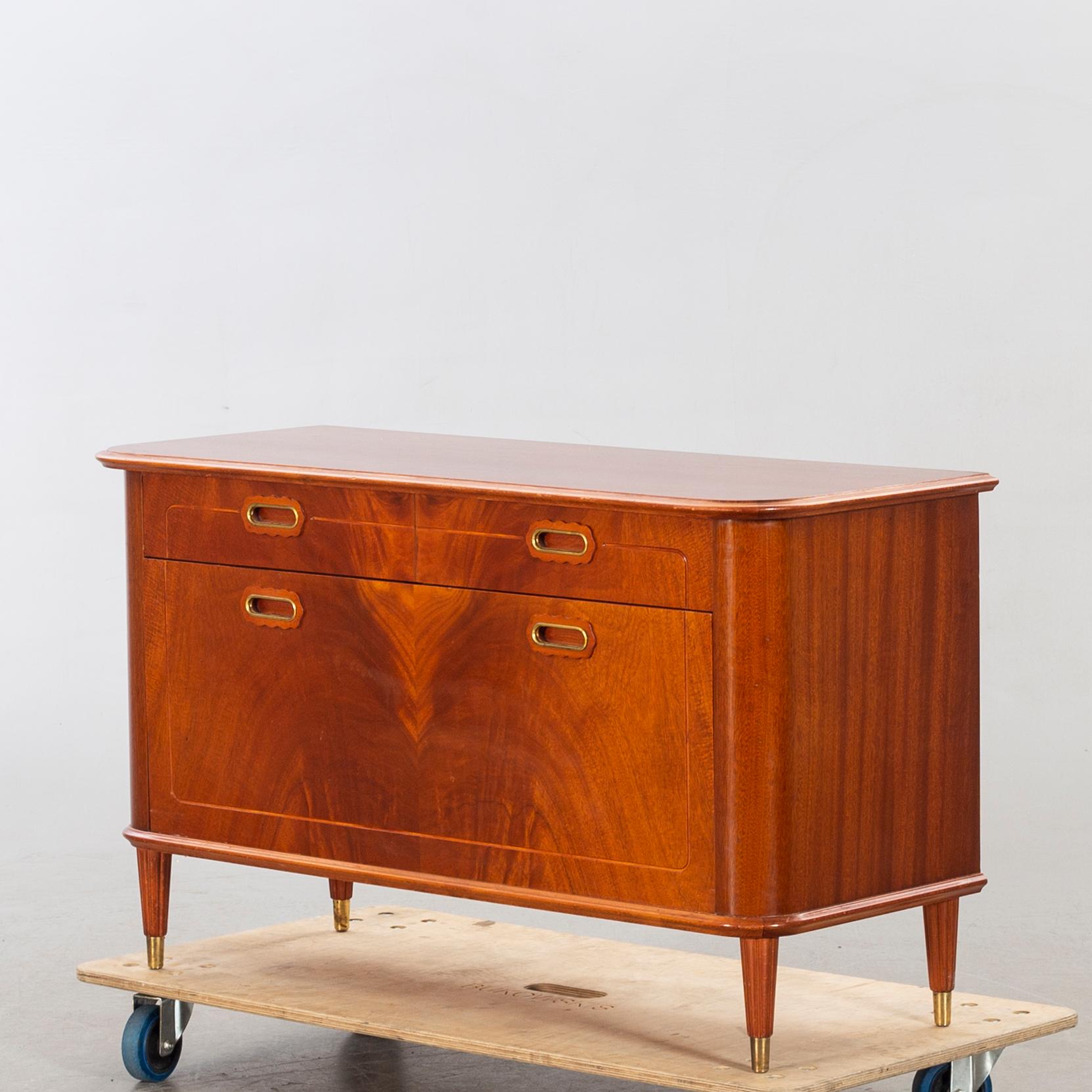 SIDEBOARD, 1900-talets mitt.