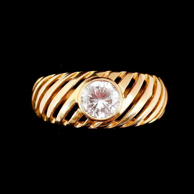 RING, 18 k guld, med vit sten. Vikt ca 4 gram.
