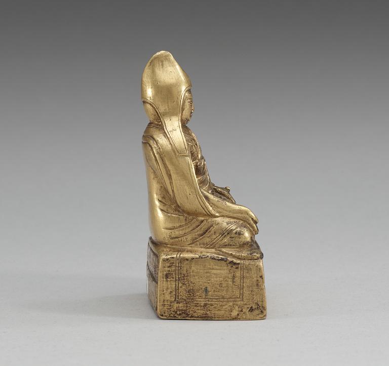 A gilt-bronze seated figure, presumably of Fifth Dalai Lama, Ngwang Lobzang Gyatso, Qing dynasty (1644-1911).