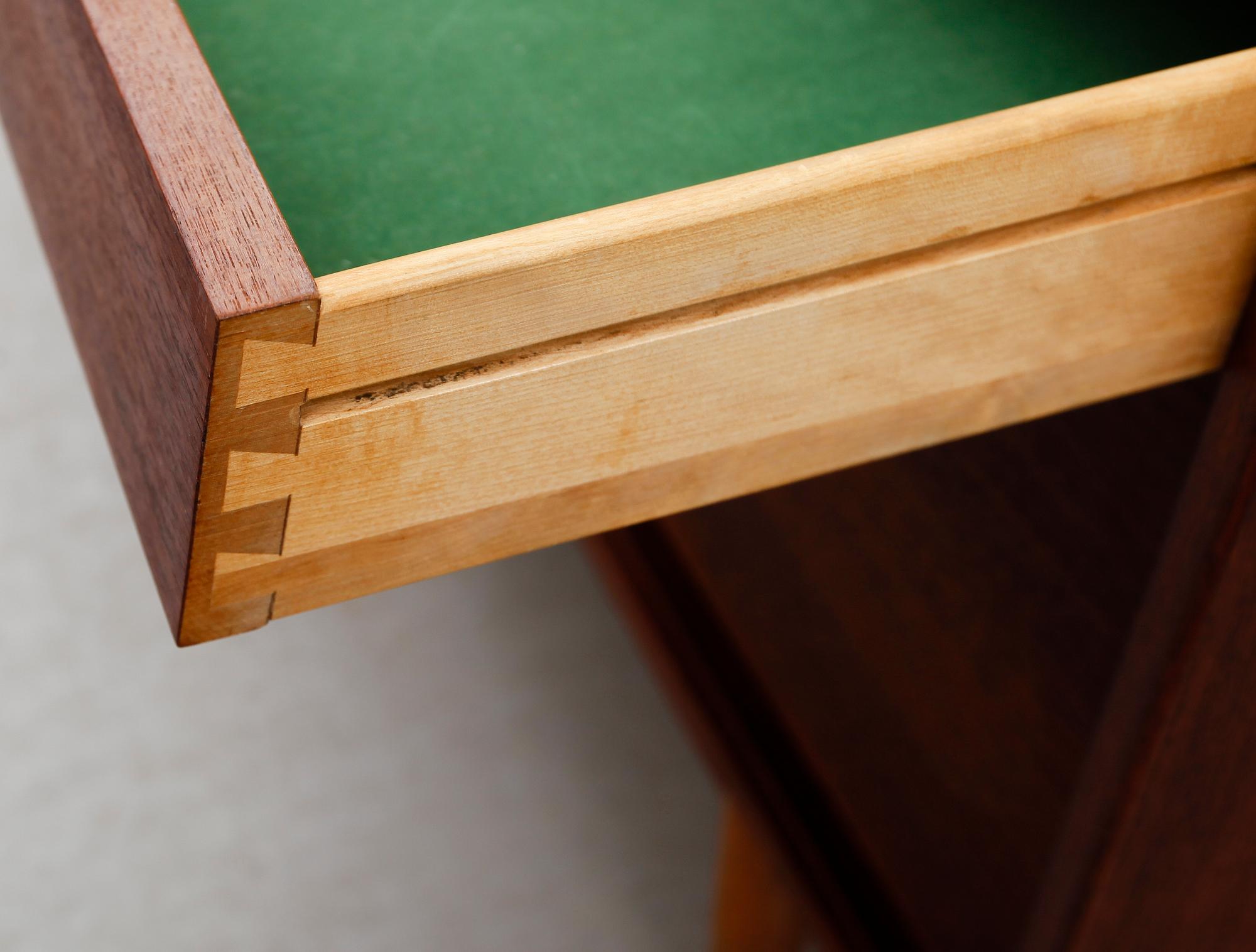 SIDEBOARD, "Trio", Nils Jonsson, Troeds, 1900-talets andra hälft.