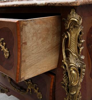 BYRÅ, rokokostil, Frankrike, omkring år 1900.