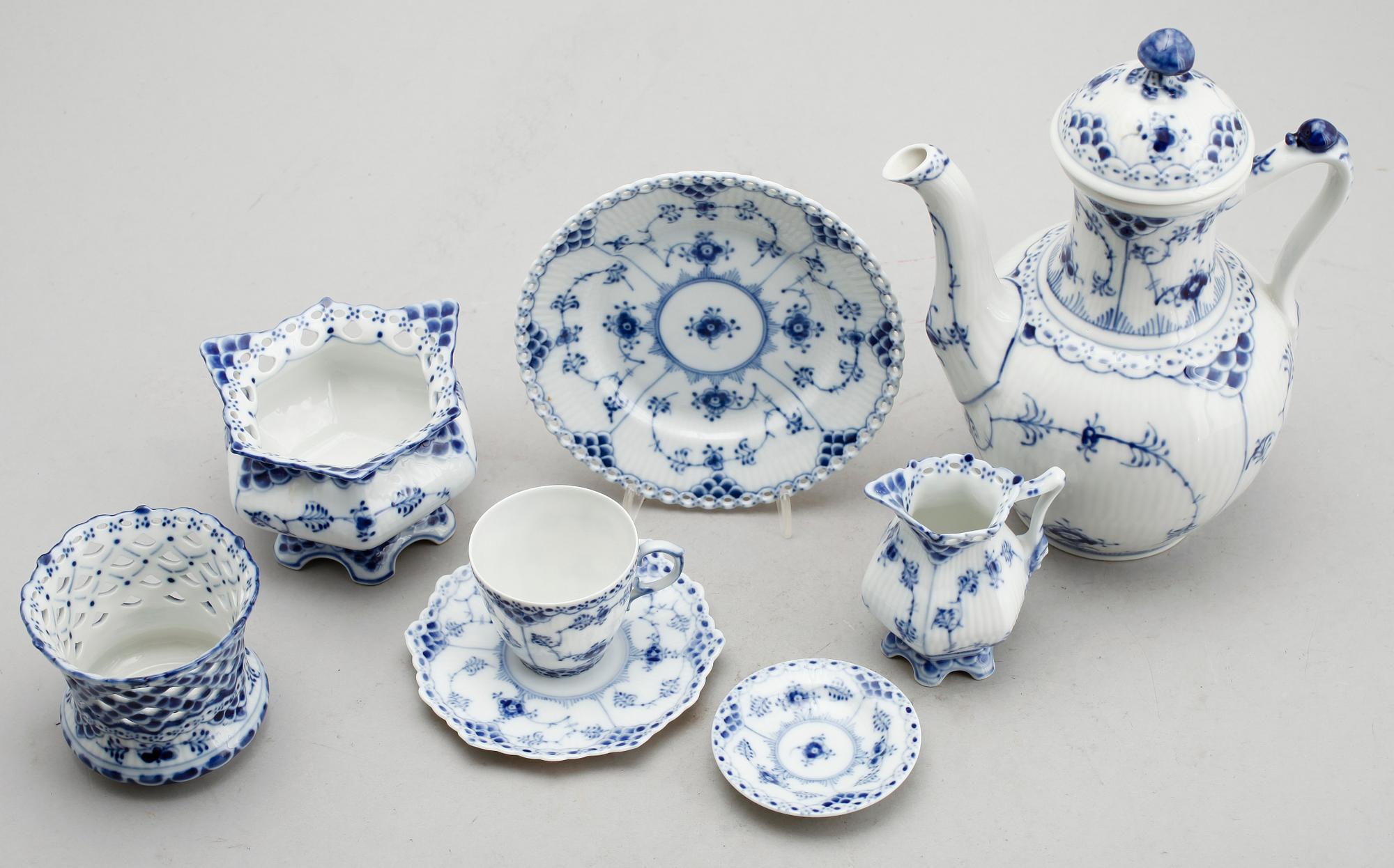 KAFFESERVIS, 26 delar, porslin, Musselmalet, Royal Copenhagen.
