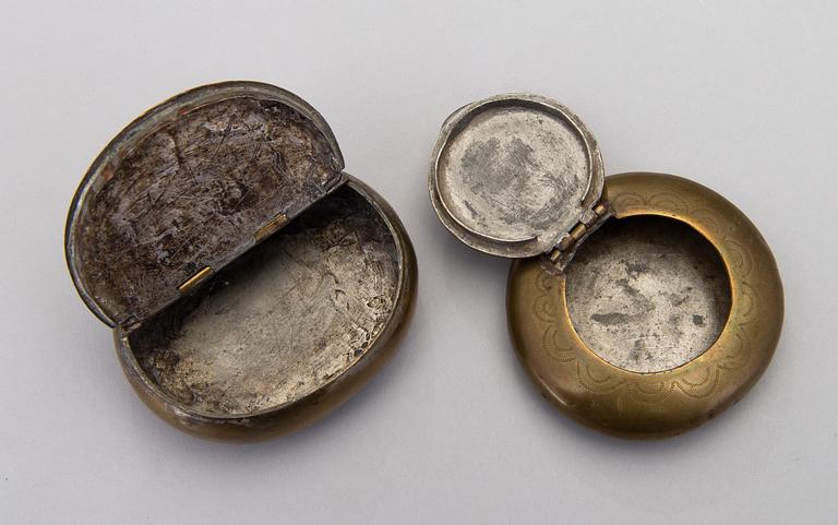 Ten 19th century snuff boxes, one from the 18th century. Sweden, Finland, Holland.