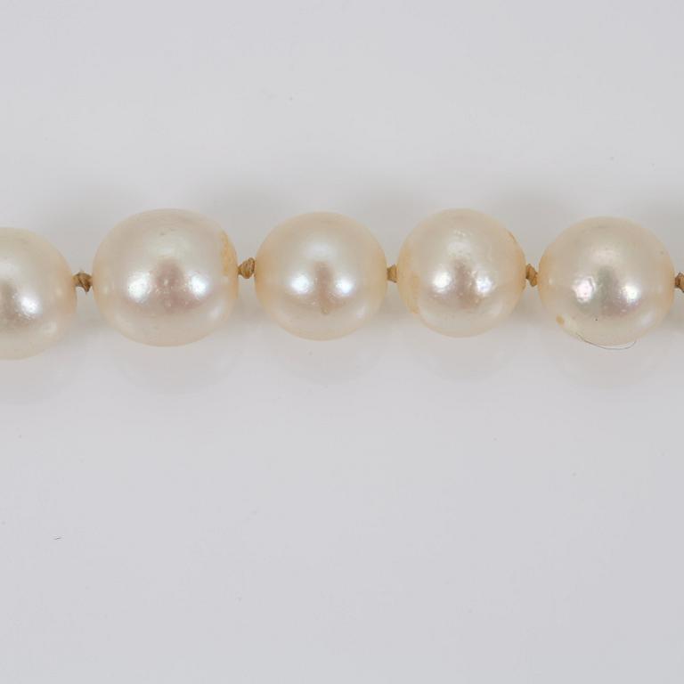 A PEARL NECKLACE.