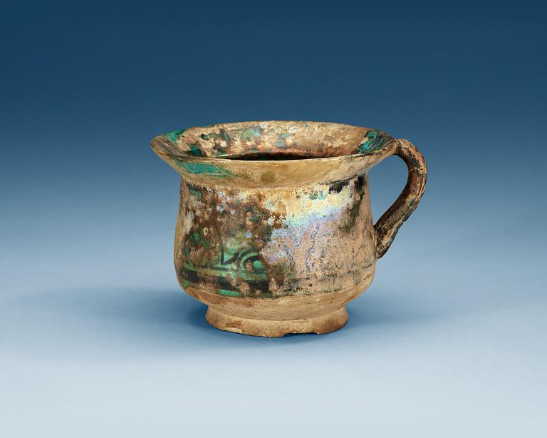 KRUKA, lergods. Turkos glasyr med svart dekor. Höjd 12 cm. Persien 1200-1300-tal.