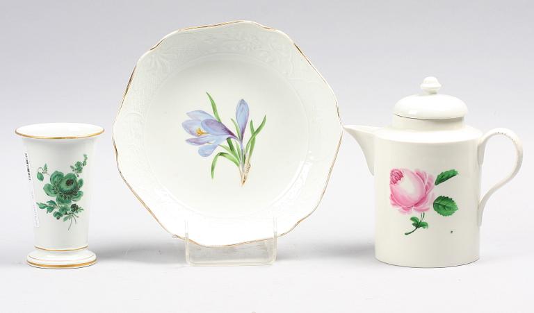PARTI PORSLIN, 3 delar. Meissen samt Meissenliknande märkning.