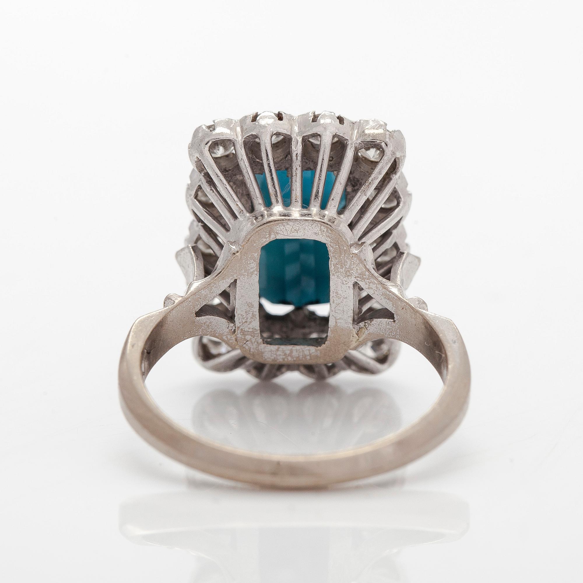 Ring, 14K white gold, tourmaline and brilliant-cut diamonds.