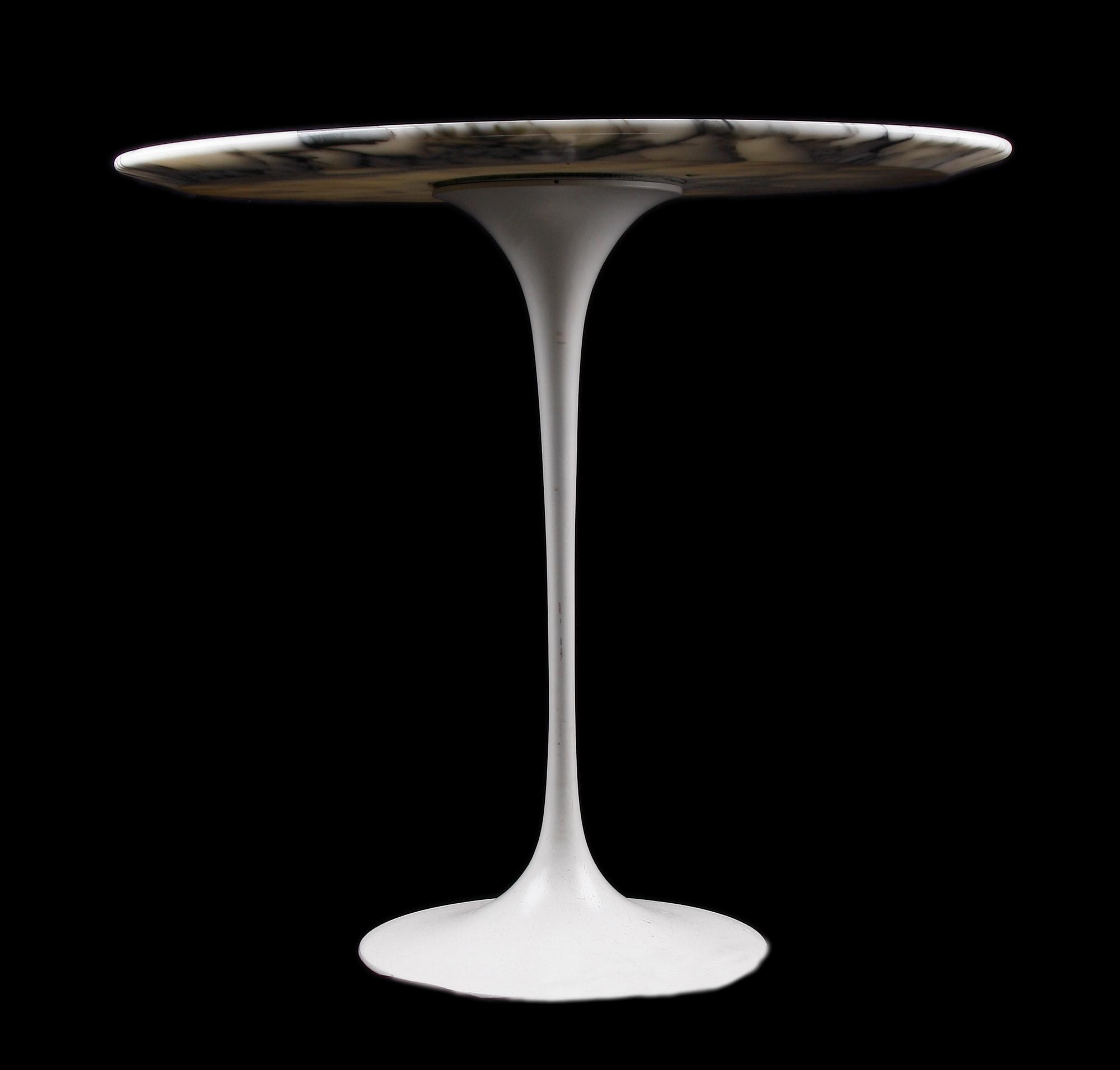 BORD, efter "Tulip", Eero Saarinen.