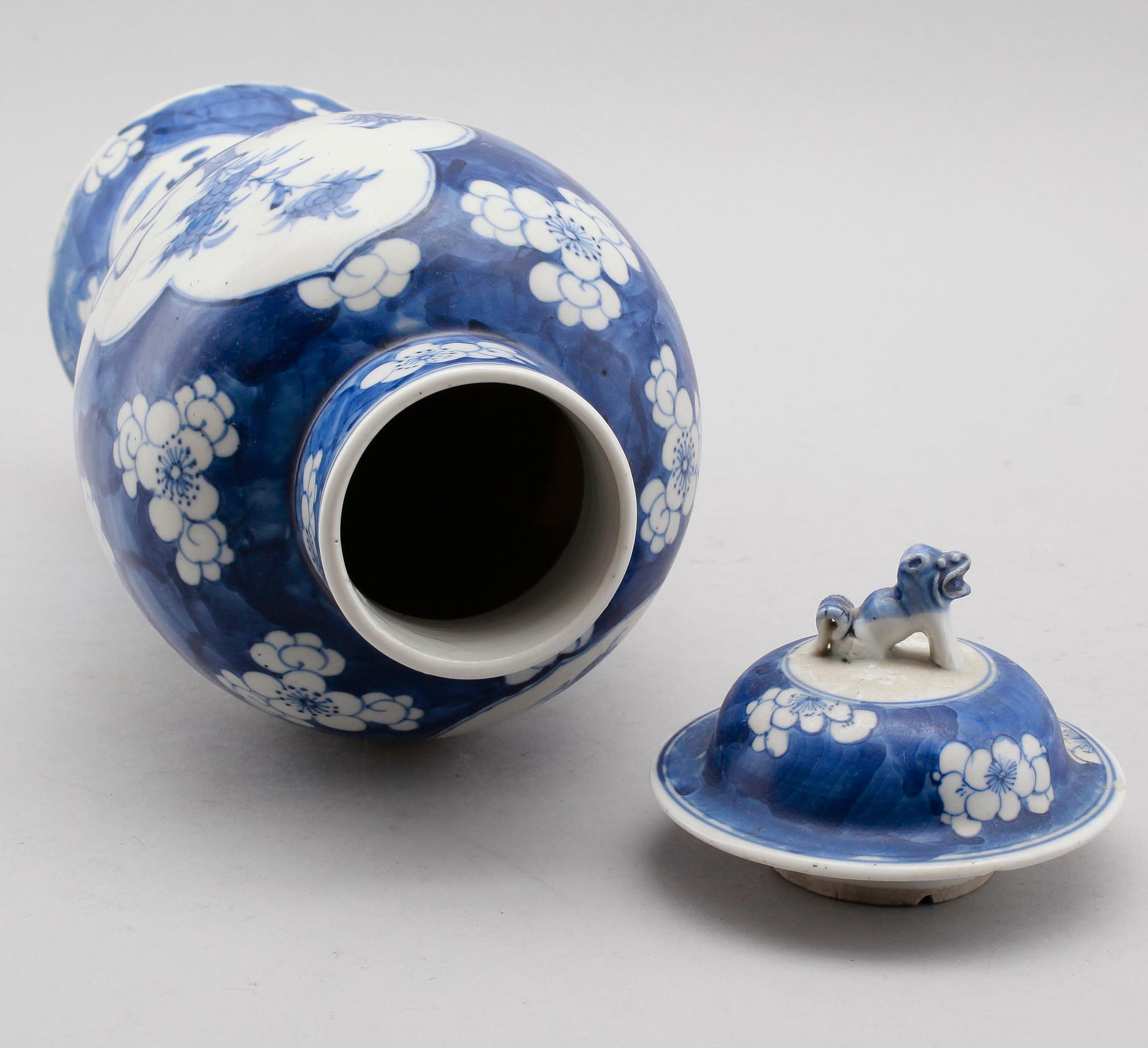 LOCKURNA, porslin, Kina, 1800-/1900-tal.