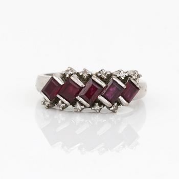 RING, 18k vitguld med små briljanter och rubiner.