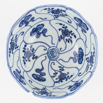 A blue and white bowl, Qing dynasty, 18th Century.