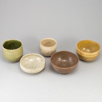 A group of five Southeast Asian ceramic pots/bowls, 20th century.