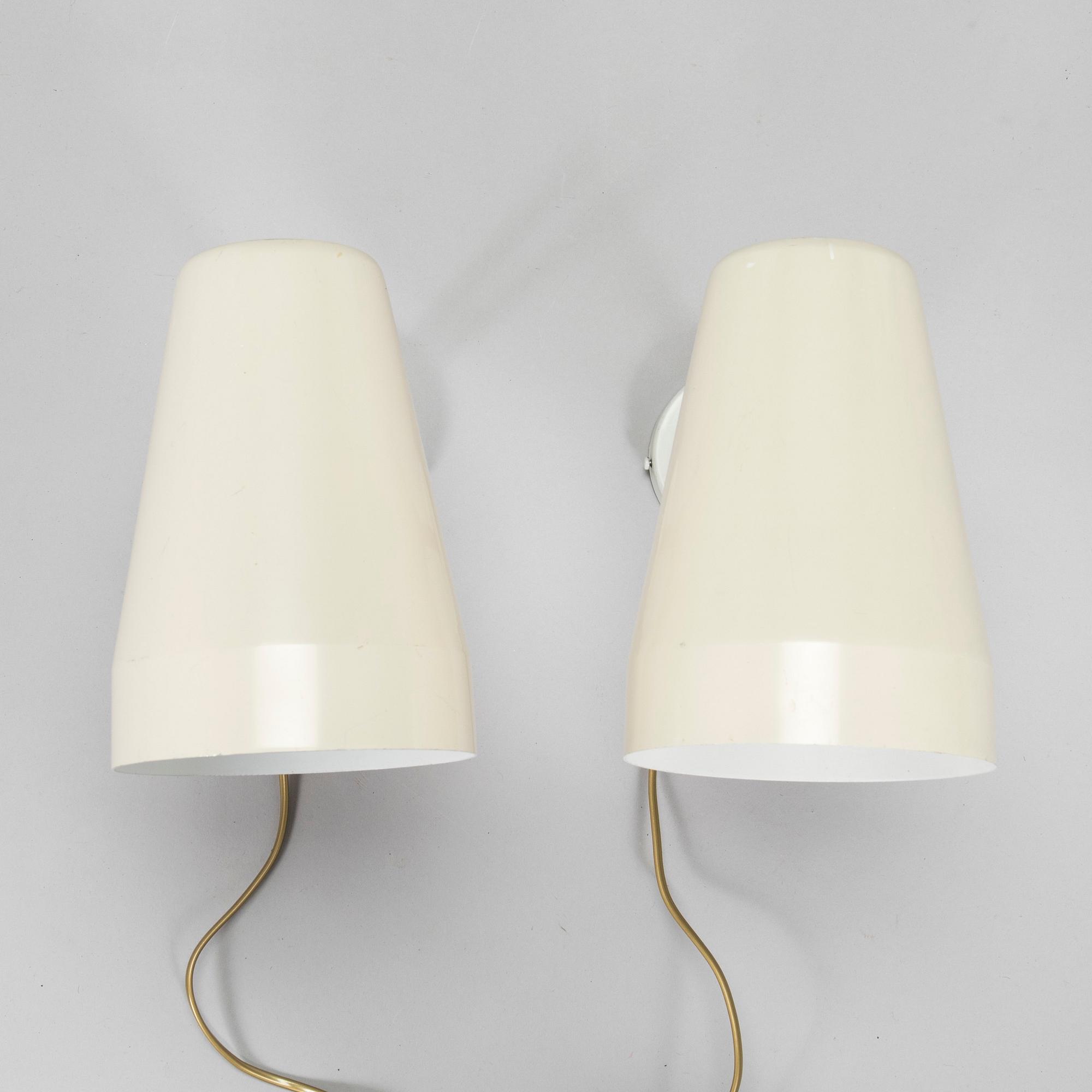A pair of 1960s wall lights model AH 74, for Itsu.