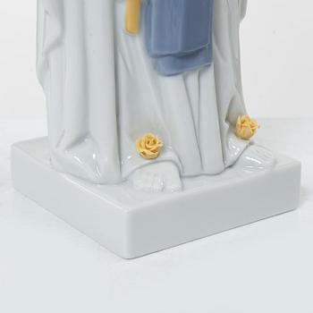 Lladró, a collection of figurines etc. Including "Romantic doves - wall art", "Sitting in heaven", "Our lady of Lourdes".