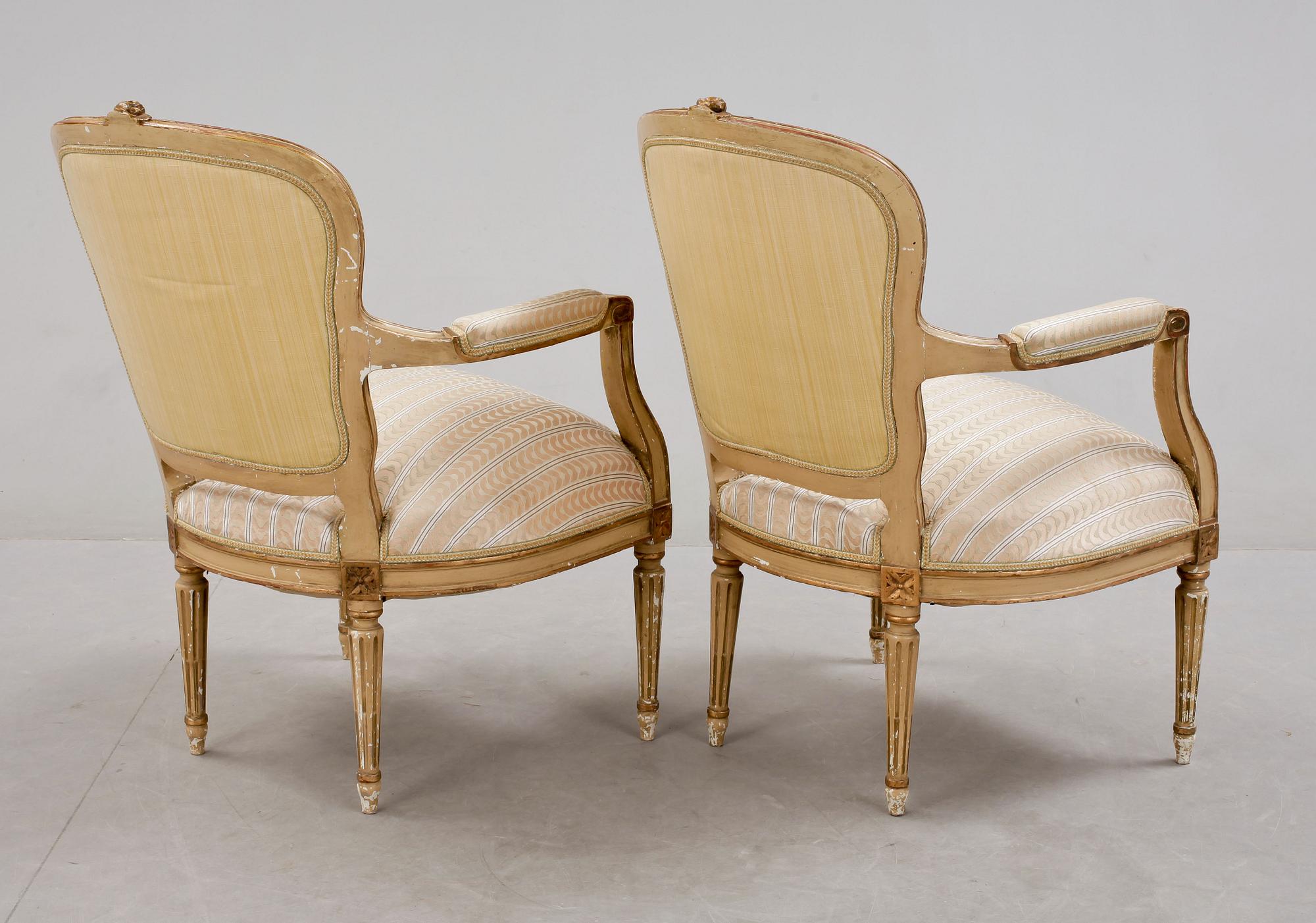 KARMSTOLAR, ett par, gustaviansk stil, 1900-talets första hälft.