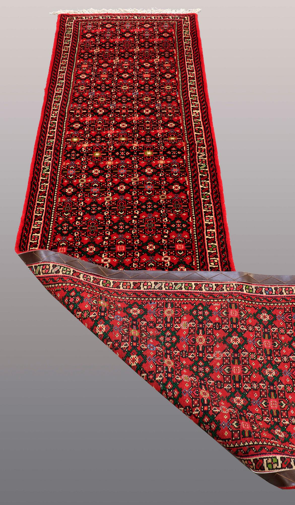 MATTA, Hosenabad, ca 487 x 75 cm.