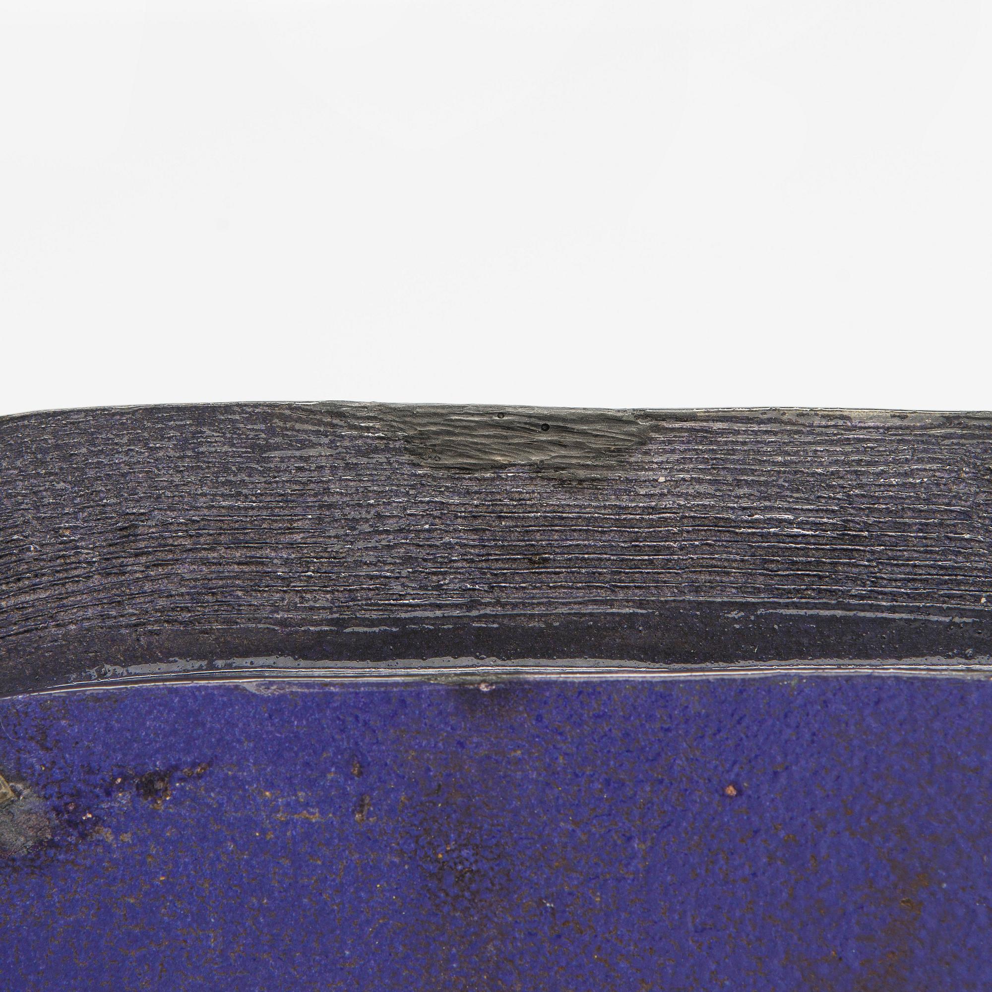 Birger Kaipiainen, a stoneware decorative dish signed Kaipiainen.