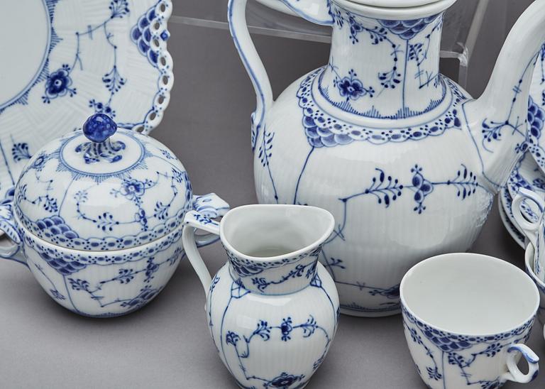 KAFFESERVIS, ca 28 dlr, Musselmalet, Royal Copenhagen, 1900-talets mitt, porslin.