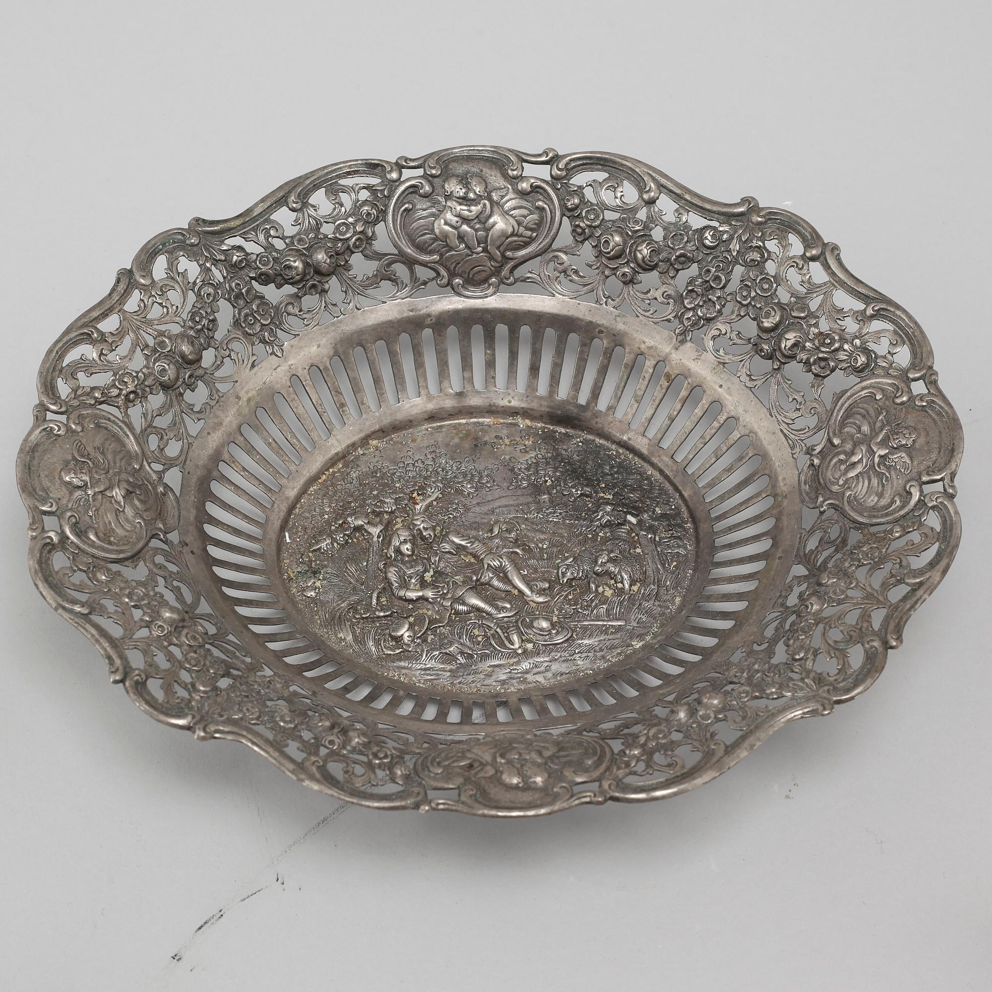 Eight pcs of silver, 19th and 20th century.