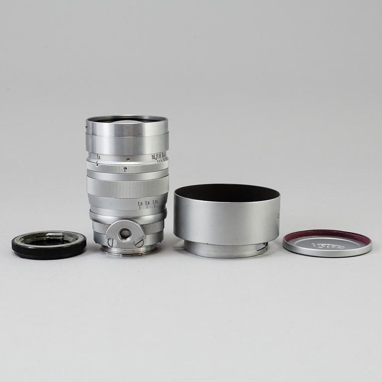 A chrome Leica Summarex f=8,5 cm 1:1,5 lens no 1008826 designed by av Max Berek, Ernst Leitz, Wetzlar . 1943-1960.
