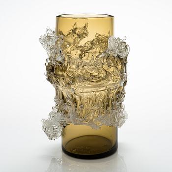 Timo Sarpaneva, skulptur "Tyrsky" (Svallande våg) signerad Timo Sarpaneva.