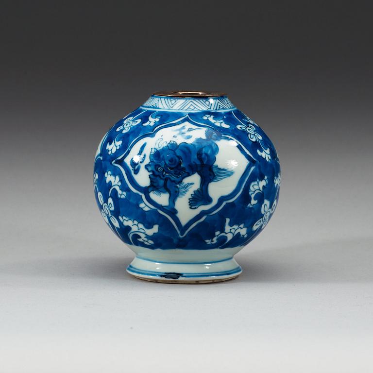 VAS, porslin. Qing dynastin, Kangxi (1662-1722).