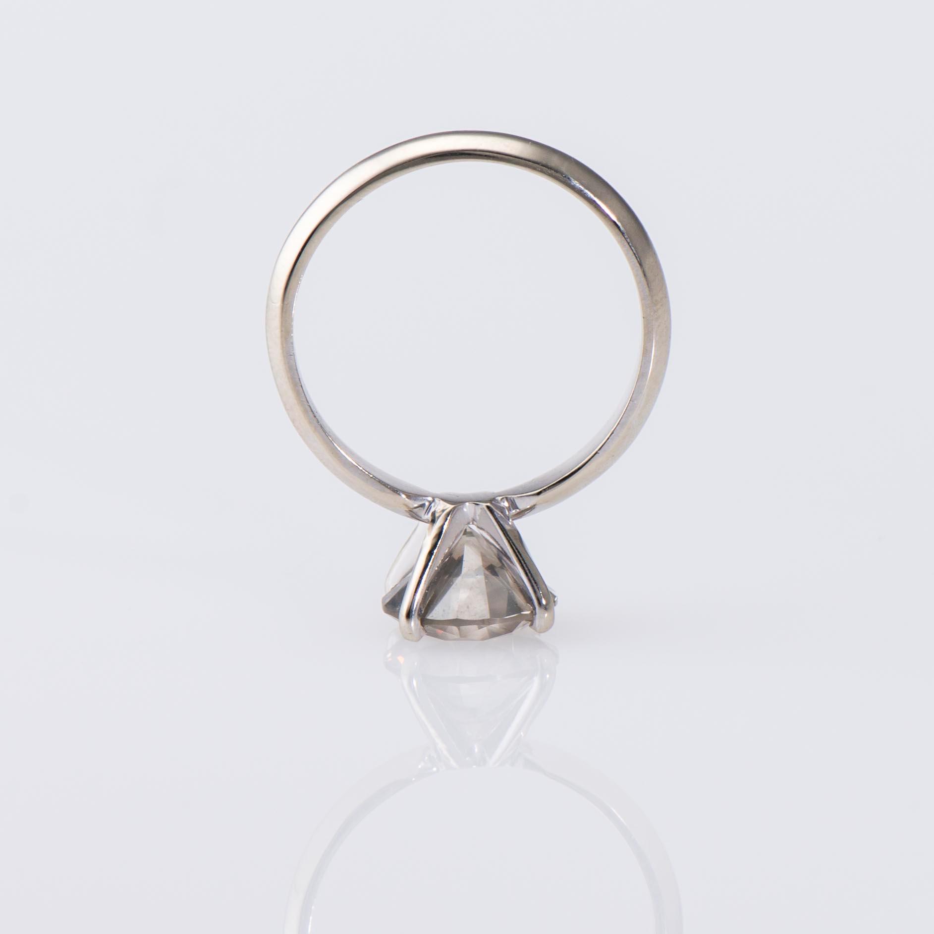 RING, 14K vitguld, briljantslipad diamant ca. 2,75 ct. Vikt 3,5 g.