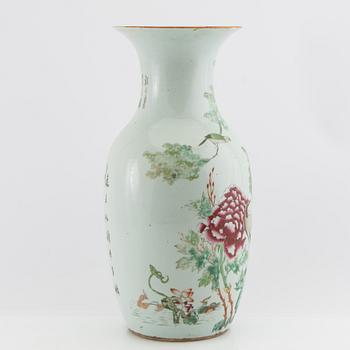 Floor vase China 20th century porcelain.