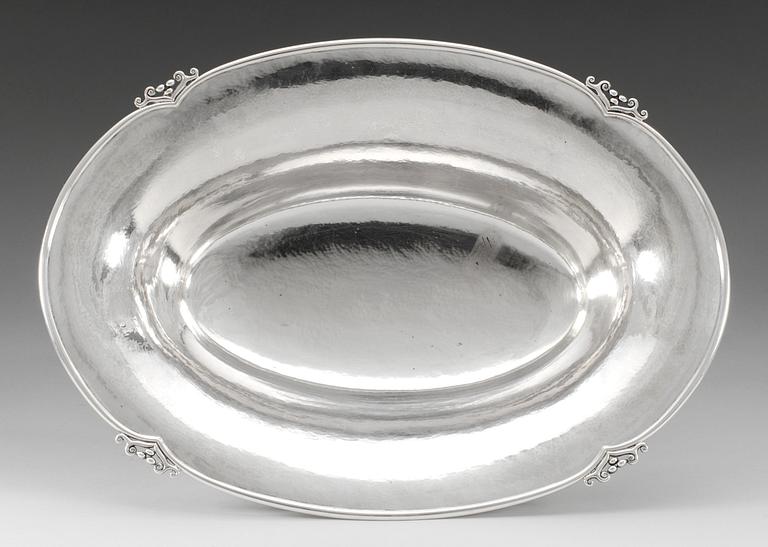 A C.G. Hallberg silver jardinière, Stockholm 1919.