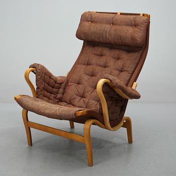 FÅTÖLJ, "Pernilla", Bruno Mathsson, 1900-talets andra hälft.