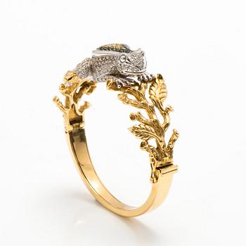 RANNEKORU, 18K valko- ja keltakultaa, timantteja n. 2.74 ct yht, vihreitä granaatteja, keltaisia safiireja.