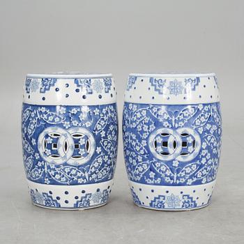 TRÄDGÅRDSPALLAR, 2 st, porslin, Kina, 1900-talets slut.