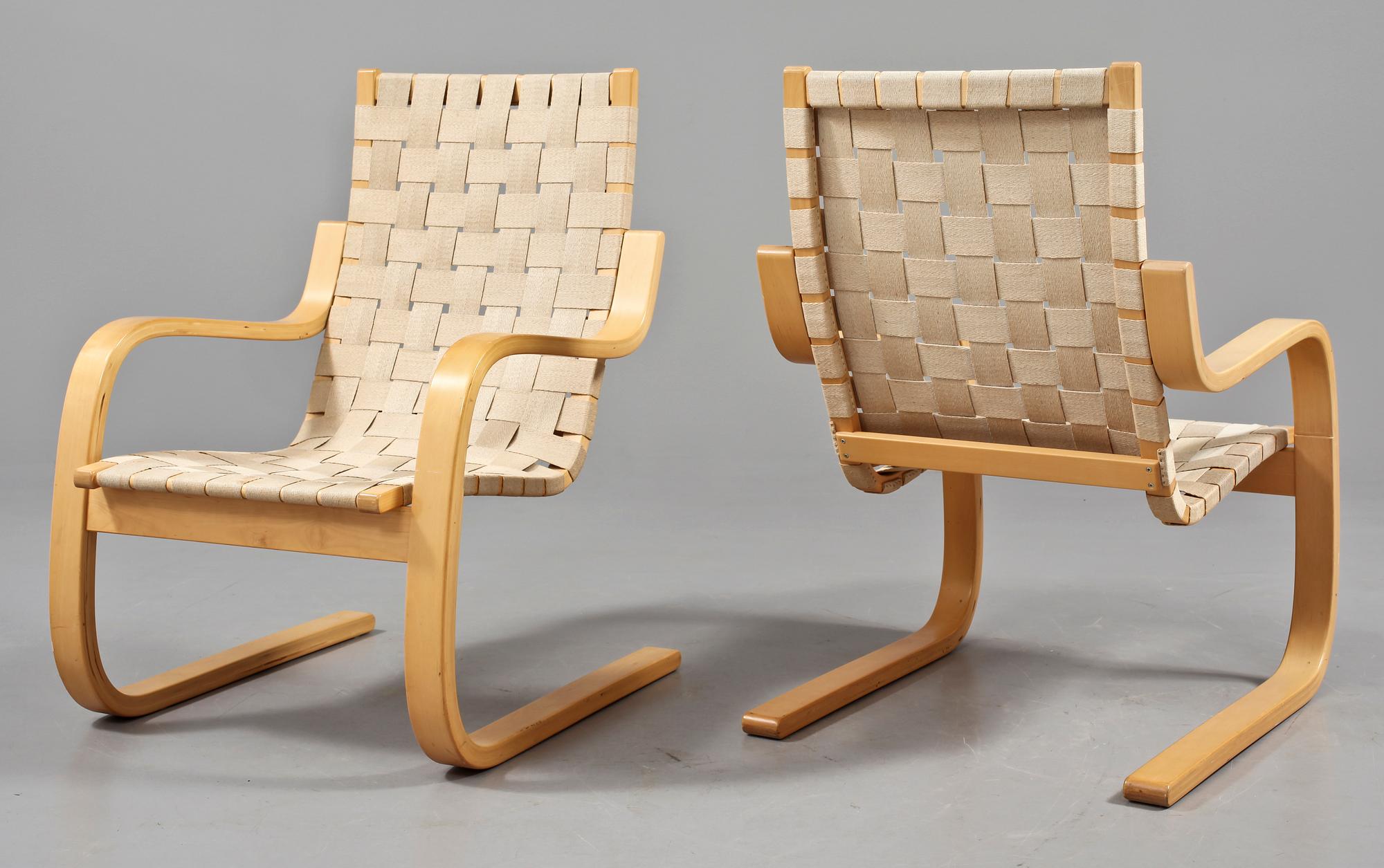 FÅTÖLJER, ett par, modell 406, Alvar Aalto för Artek, Finland.