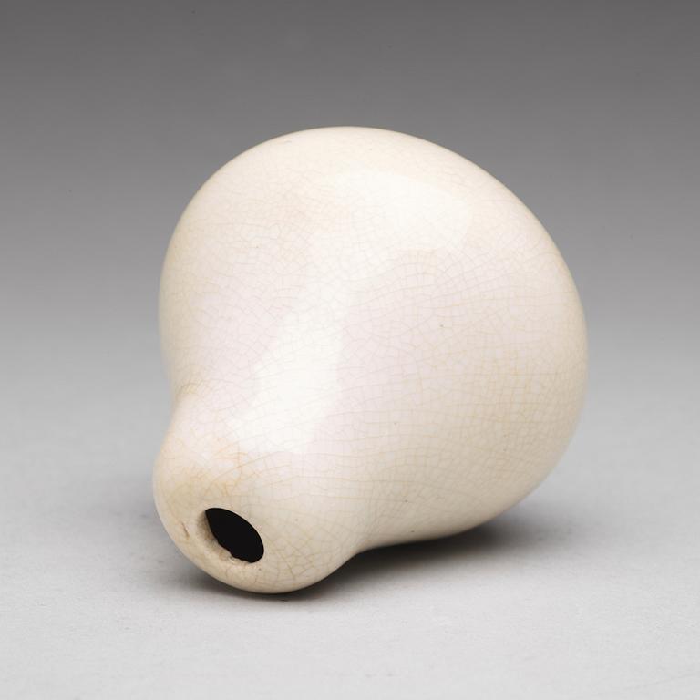 A small white ge glazed pear shaped vase/water pot, Qing dynasty, Kangxi (1662-1722).