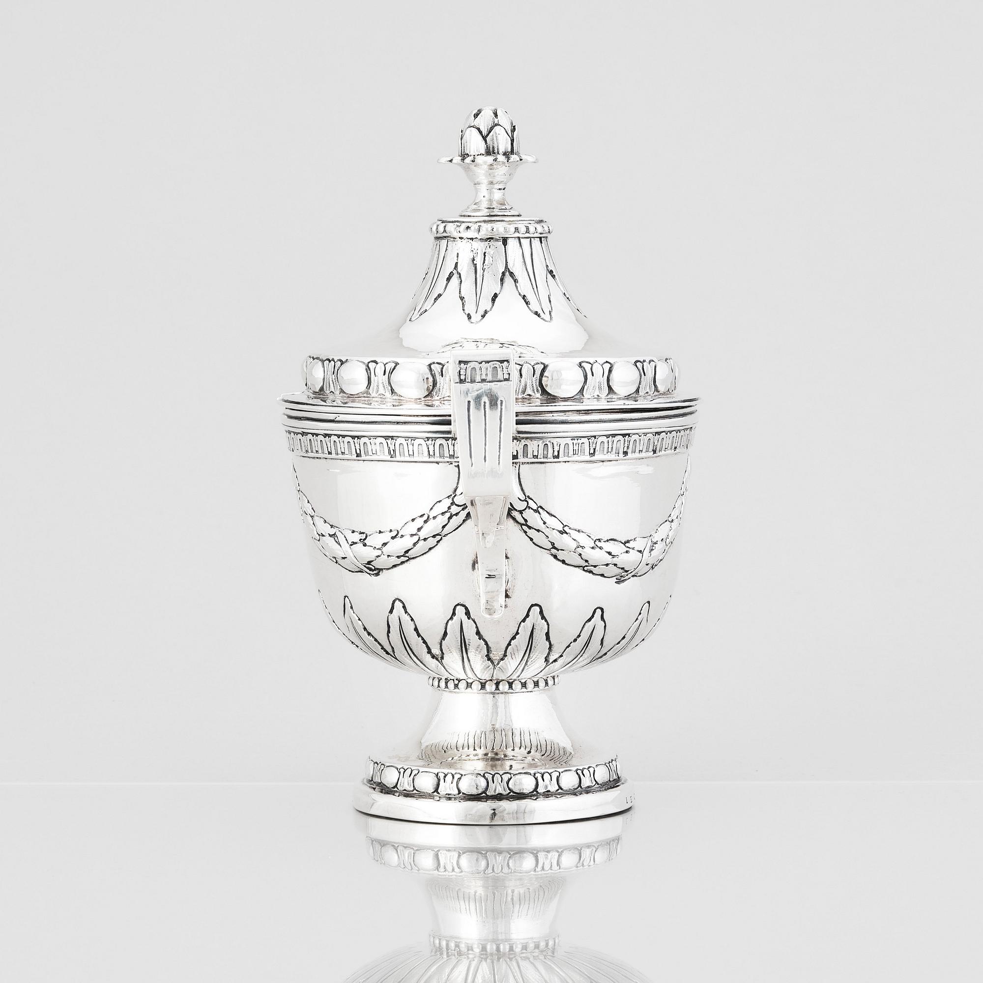 Lars Boye, sockerskål med lock, silver, Stockholm 1780. Gustaviansk.