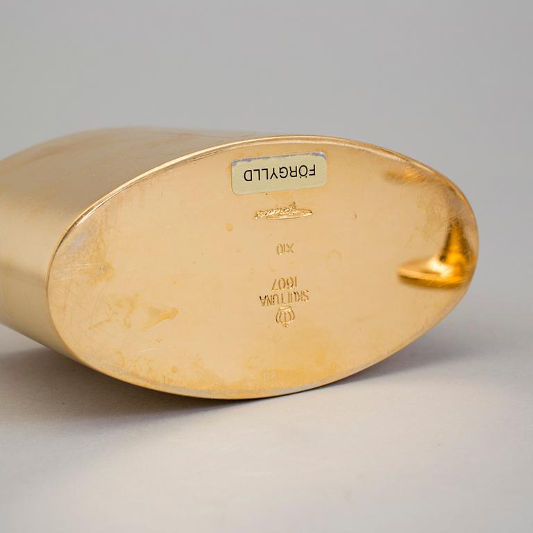 PIERRE FORSSELL, plunta, förgylld mässing, Skultuna, samt snapsglas, 5 st förgylld mässing, Skultuna. 1989-96.