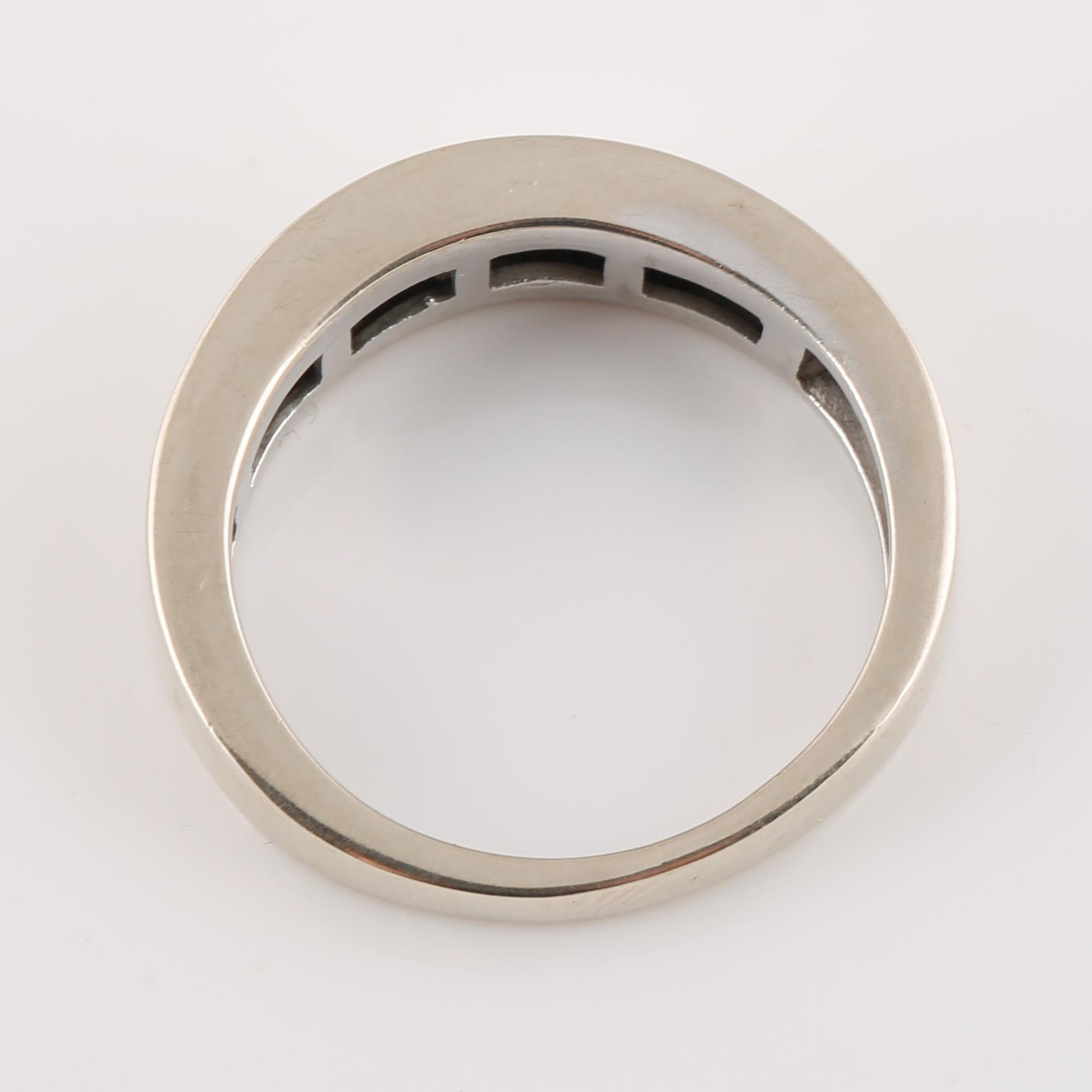 RING, 14K guld med prinsesslipade diamanter ca 0.60 ct. Vikt 5,7 gram.