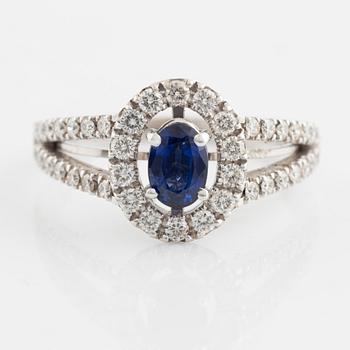 Ring 18K white gold set with an oval faceted sapphire and round brilliant-cut diamonds.