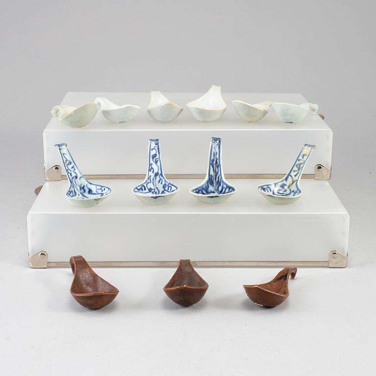 Thirteen porcelain spoons, presumably Ming dynasty, 17th century.