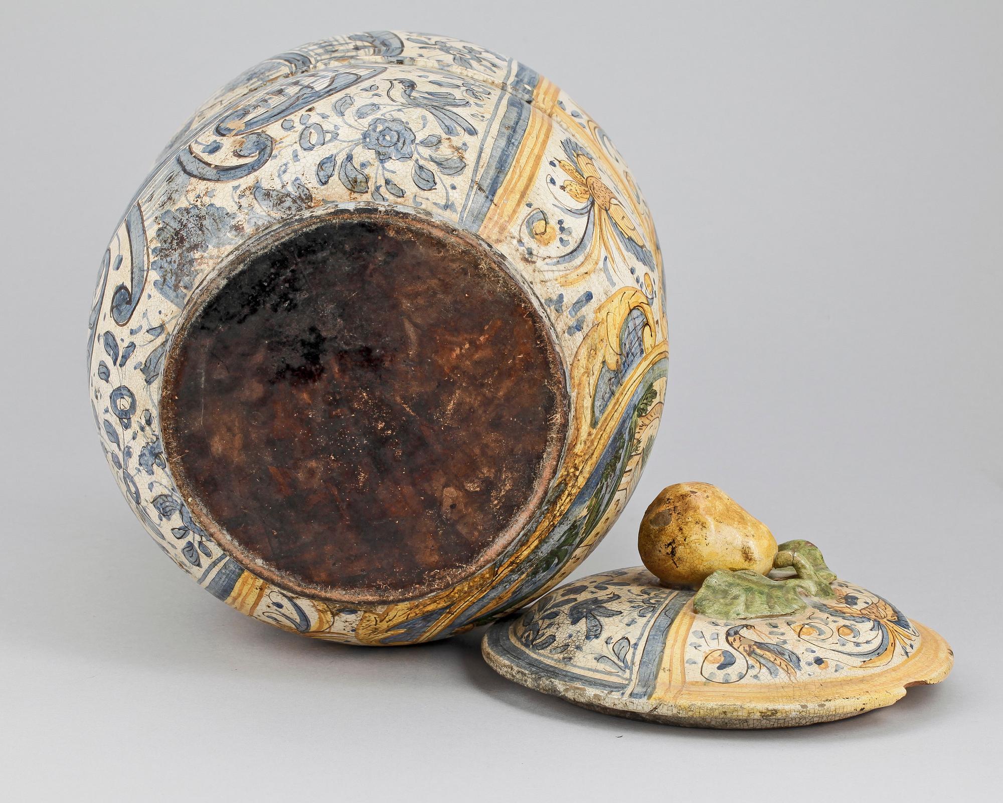 An Italian jar with cover, 17/18th Century.