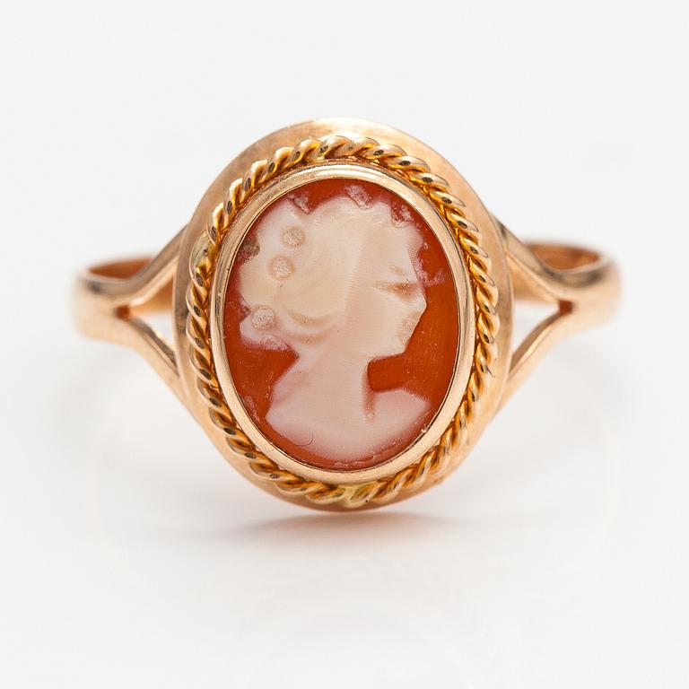 Two brooches and a ring, 14K and 18K gold and sea shell cameos.