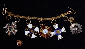 ORDENSMINIATYRER, 5 st, på släpspänne troligen av guld, 1900-talets början.