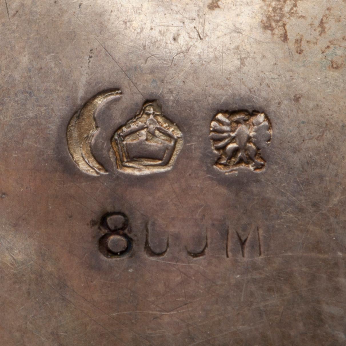 SALTKAR, 2 st, Ryssland, S:t Petersburg och Tyskland, sekelskiftet 1800/1900. STRÖARE, 2 st, silver. Vikt tot. 79 g.