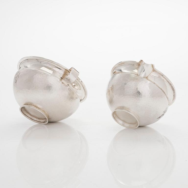 Tapio Wirkkala, a silver sugar bowl and cream jug, Kultakeskus, Hämeenlinna 1977 and 1985.